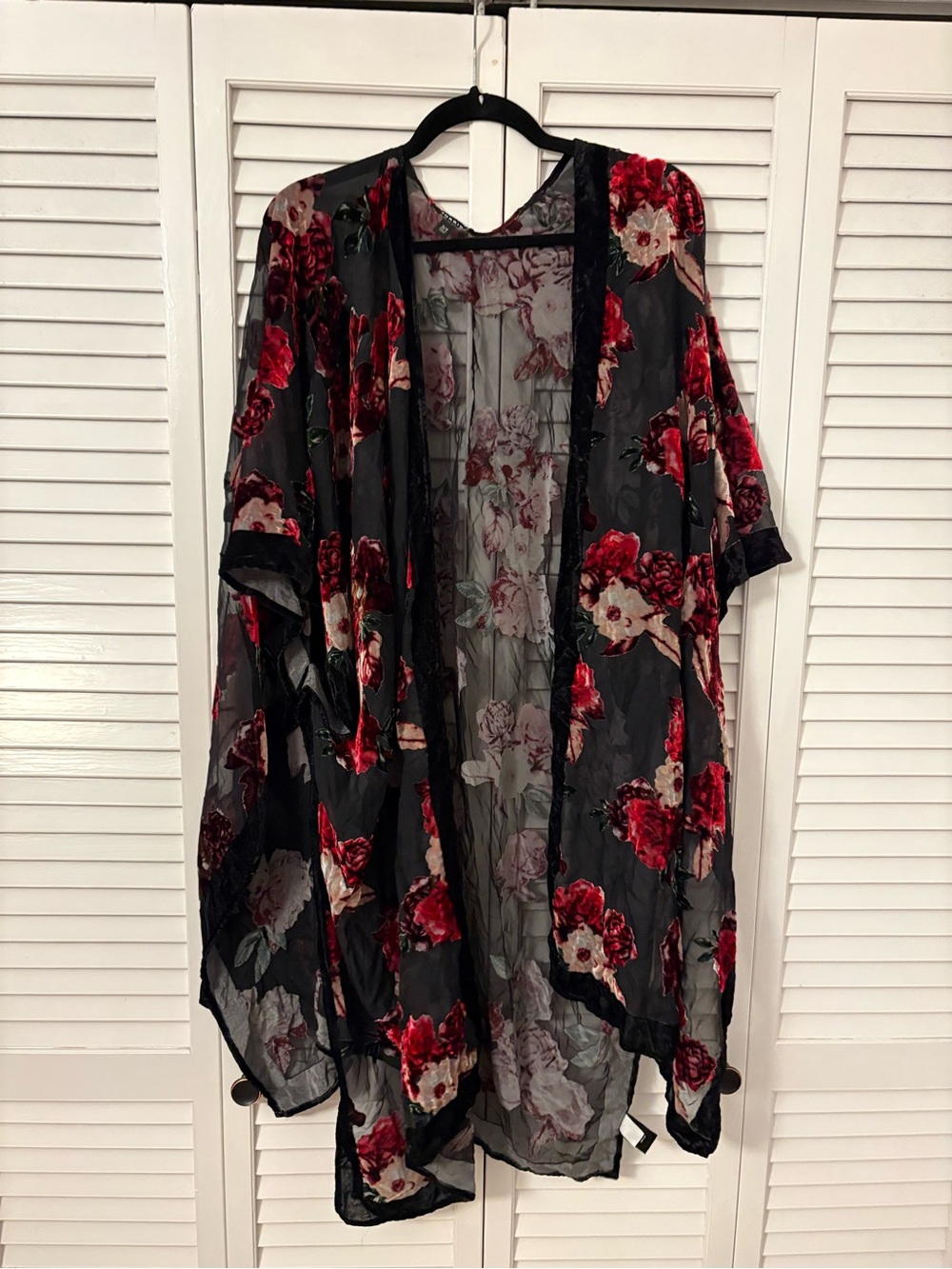 torrid Black Sheer Kimono with Red Floral Velvet Burnout